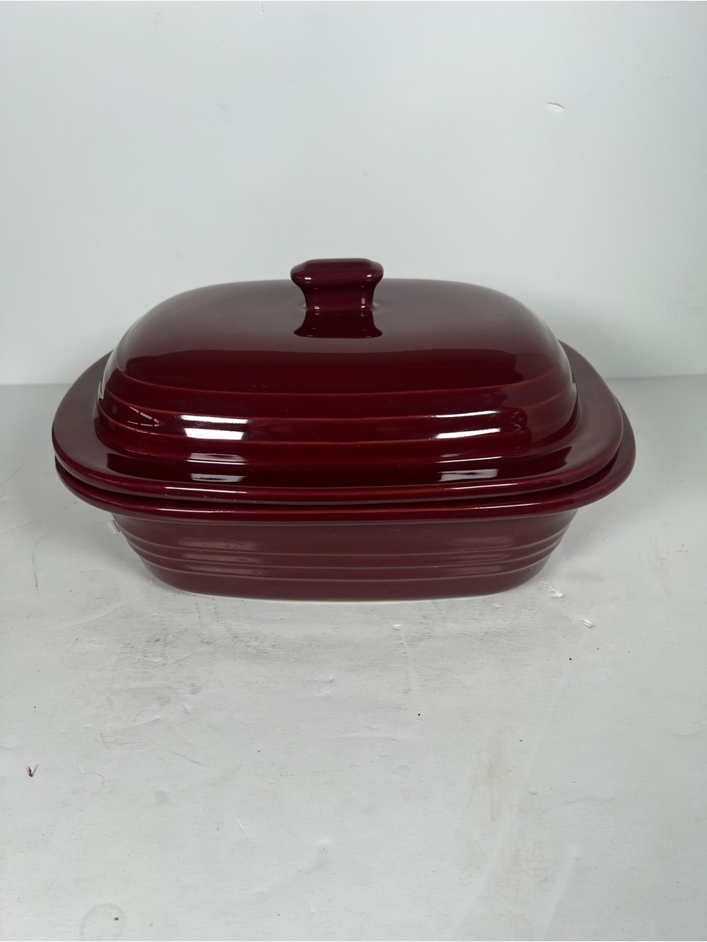 Pampered Chef Covered 3.1 Qt Ceramic Casserole - Deep Wine Red